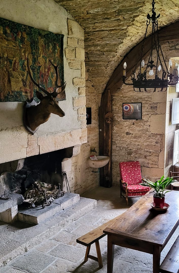 Découvrez la Bourgogne romantique : Vins, châteaux et douceurs pour deux. 8 Chateau de savigny les beaune