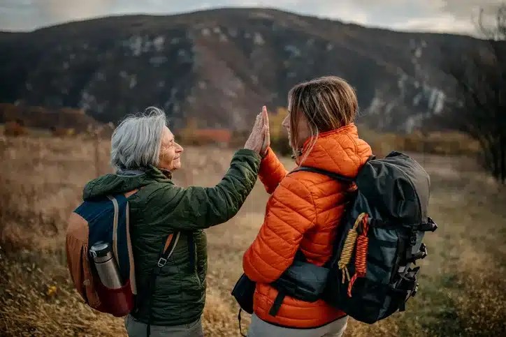 Idées cadeaux pour gâter les grands-mères voyageuses le 2 mars. 1 iStock 1289299126