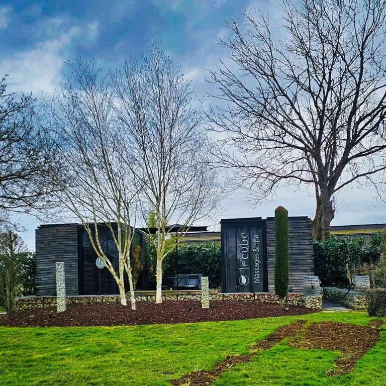 Où dormir en Bourgogne ? Domaine des Prés Verts, hôtel de charme 11 le cube spa le domaine des prés verts bourgogne