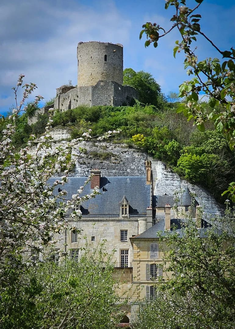 Visiter le Château de la Roche-Guyon : sortie d'un jour près de Paris 1 Le Château de la Roche Guyon dans le Val d'Oise