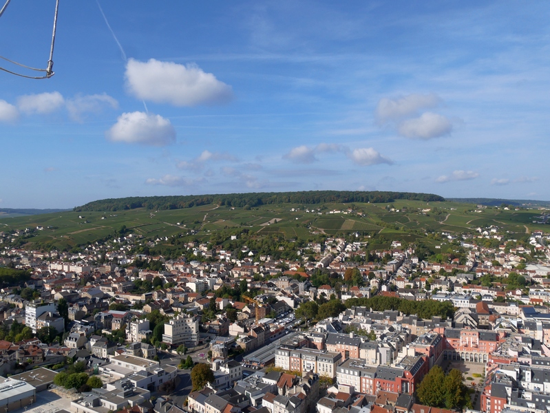Visiter Epernay, capitale du Champagne en lumières. 5 Epernay les habits de lumière champagne