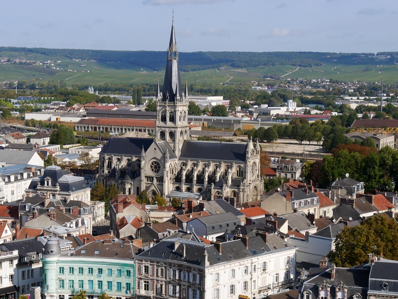 Visiter Epernay, capitale du Champagne en lumières. 7 Epernay les habits de lumière champagne