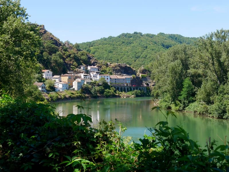 Mon spot de baignade dans les gorges du Tarn ? 1 Ambialet Tarn EnFranceaussi bucolique baignade rivière gorges du Tarn