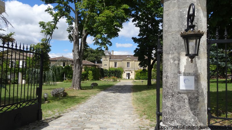 Une vie de château accessible près de Saint-Emilion 1 puisseguinchateaufleurderoques05