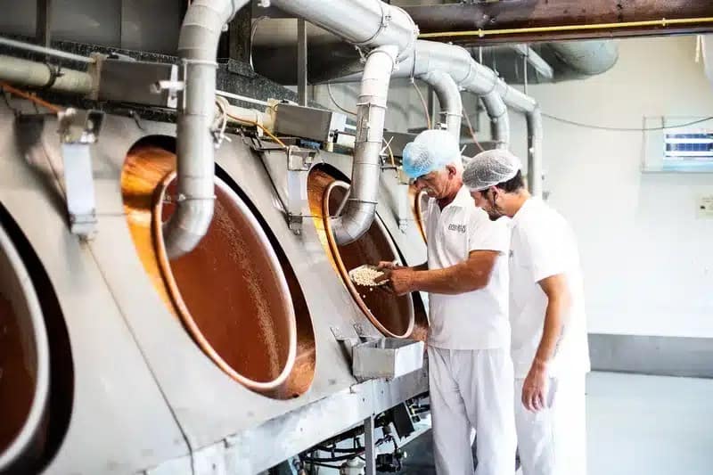 Visiter Flavigny-sur-Ozerain : plus beau village de Bourgogne 8 fabrication des anis de Flavigny