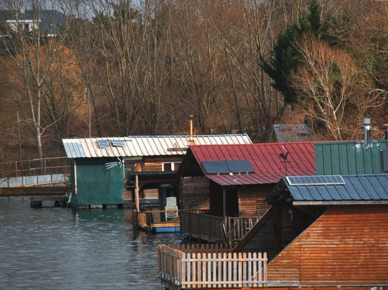 Les chalets flottants de l'étang de la Galiotte. 3 les chalets flottants de l'étang de la Galiotte Escapades amoureuses