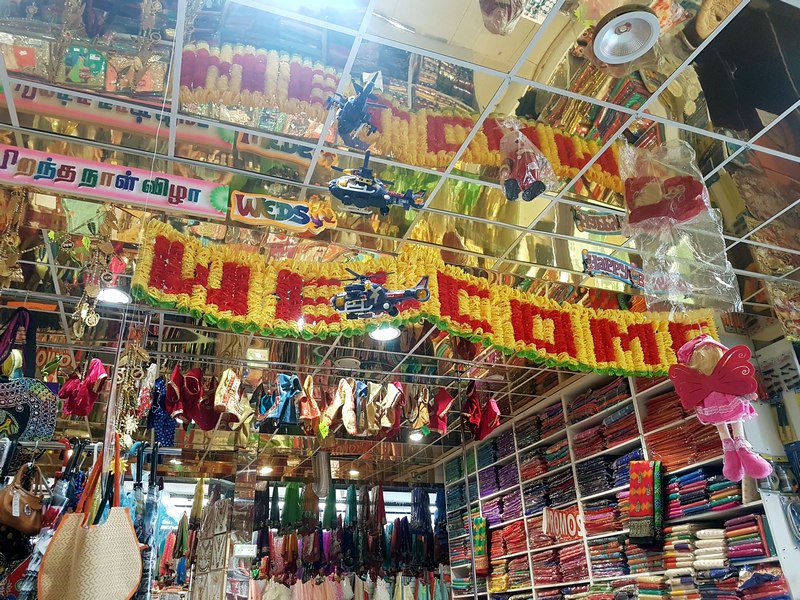 Sur la route des Indes à la Courneuve. 11 magasins quartier tamoul la courneuve