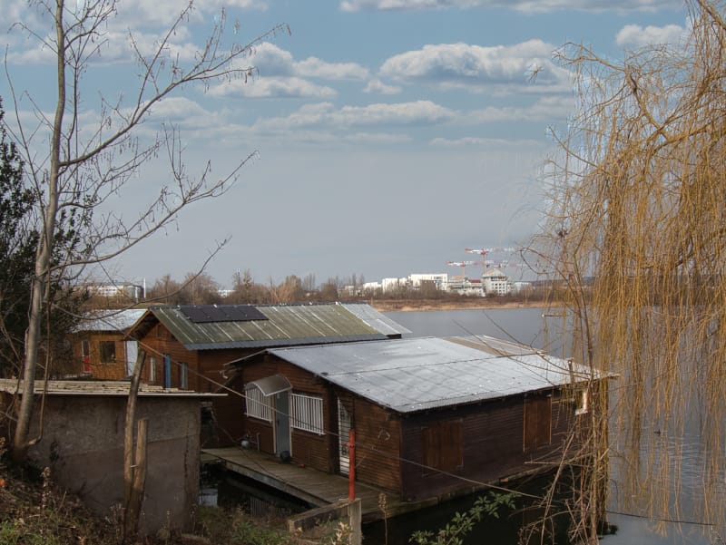 Les chalets flottants de l'étang de la Galiotte. 5 les chalets flottants de l'étang de la Galiotte Escapades amoureuses