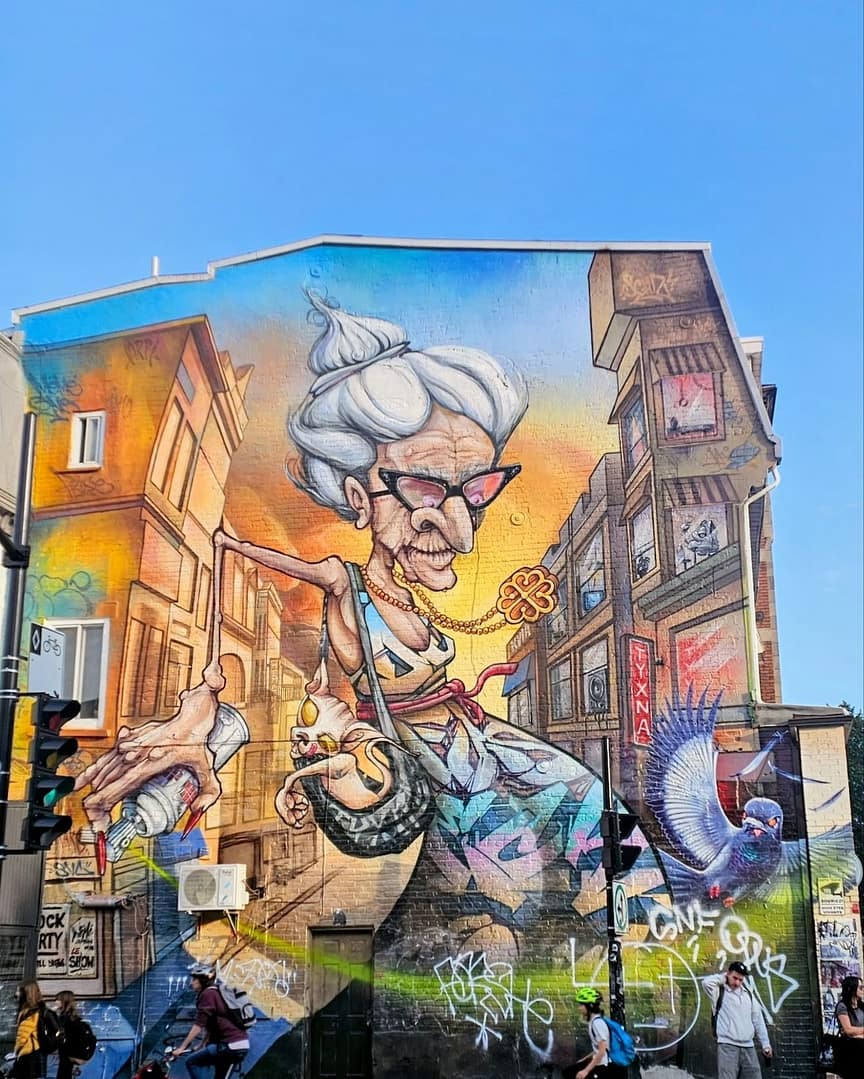 Le Plateau-Mont-Royal : Mon coup de cœur automnal à Montréal 2 Fresque murale colorée et artistique.