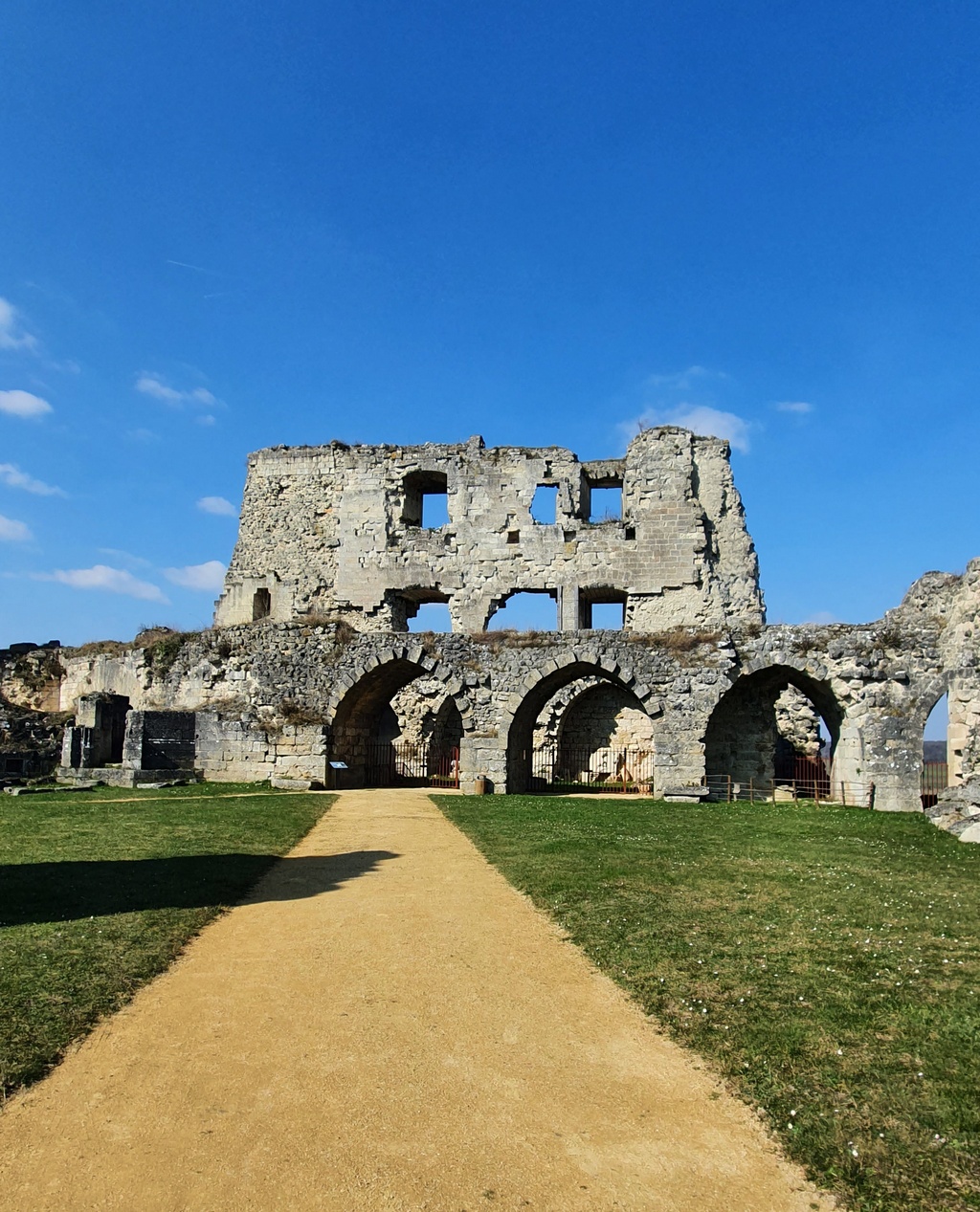Le Château de Coucy dans l'Aisne. 2 chateau de Coucy dans l'Aisne