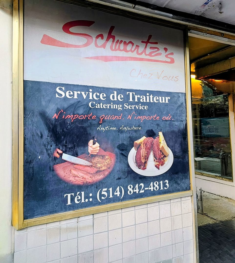 Le Plateau-Mont-Royal : Mon coup de cœur automnal à Montréal 5 Service traiteur de Schwartz's à Montréal